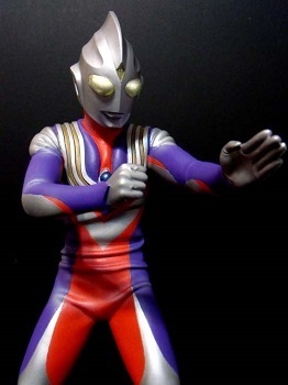 ☆海洋堂40cmメガソフビキット「ウルトラマンティガ」: 特撮フィギュア